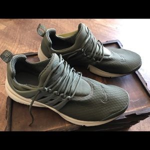 Nike Air Presto Premium Men’s Size 12 Olive